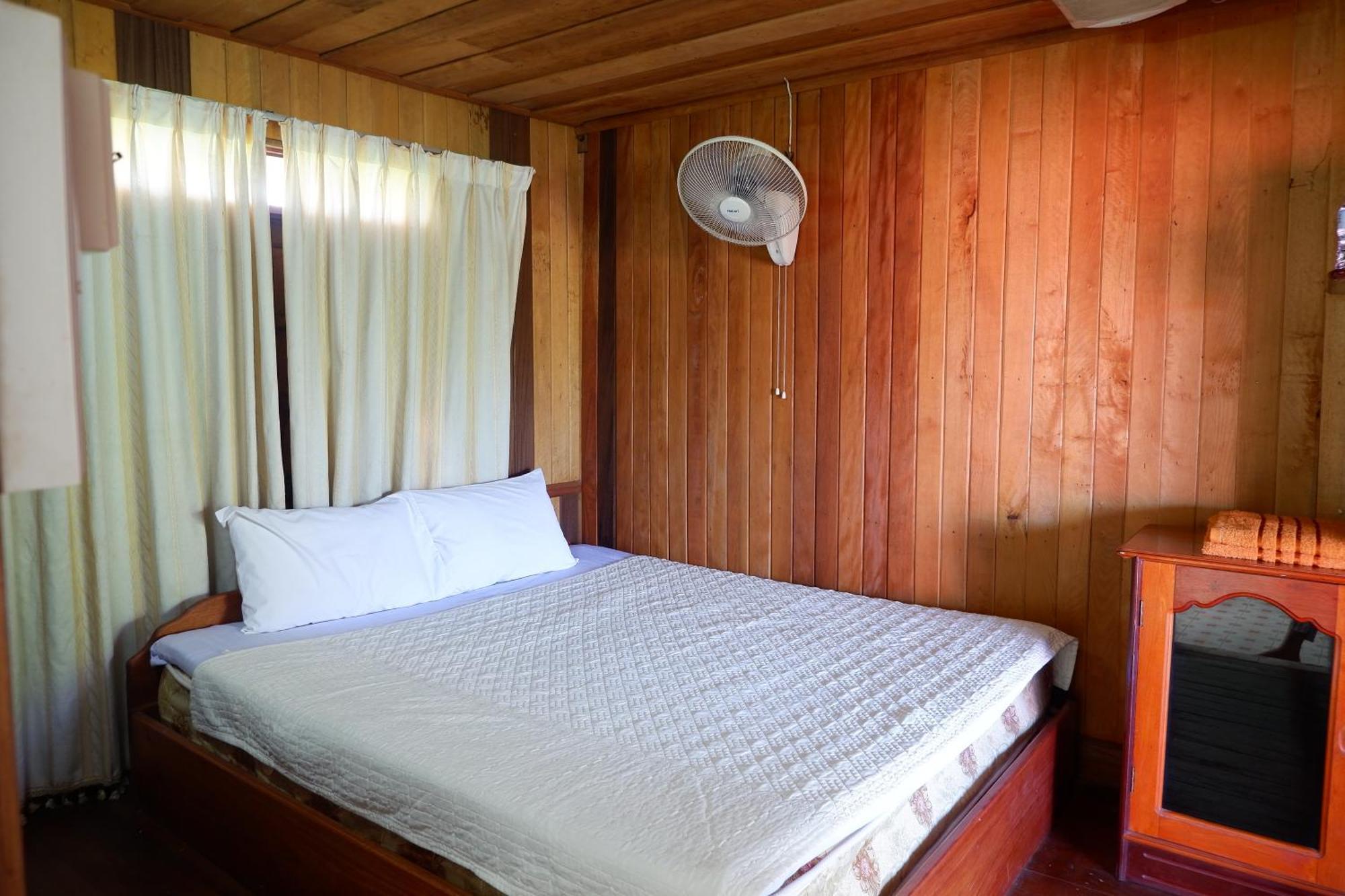Song Lao Guesthouse Тхакхэк Экстерьер фото