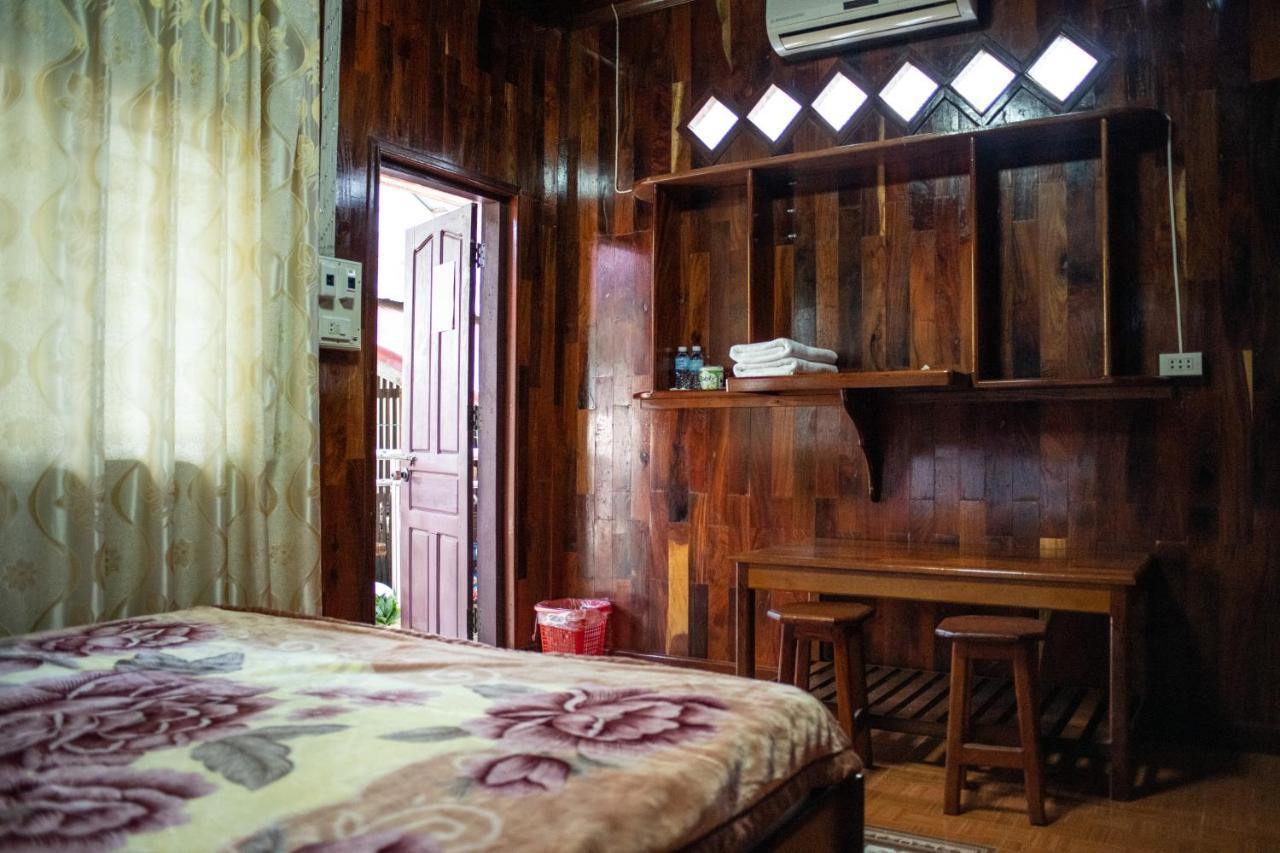 Song Lao Guesthouse Тхакхэк Экстерьер фото