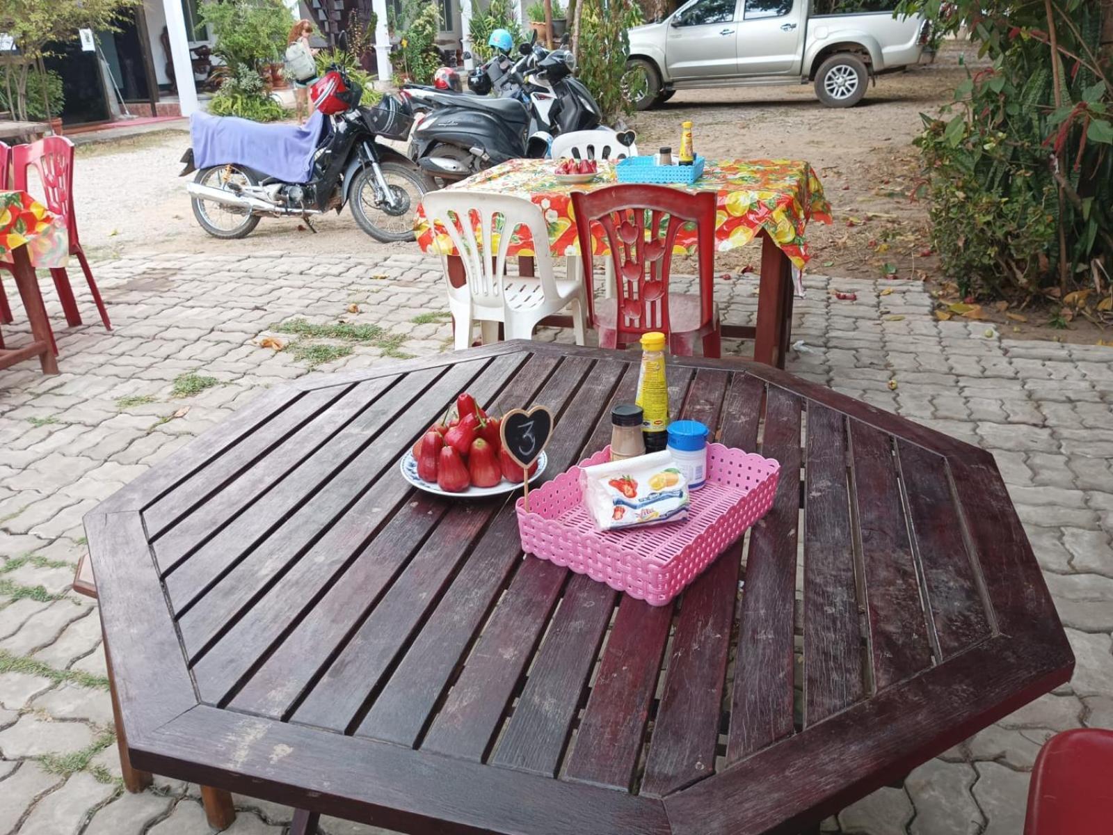 Song Lao Guesthouse Тхакхэк Экстерьер фото