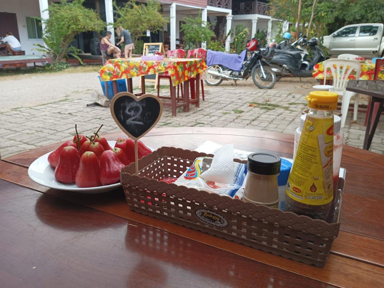 Song Lao Guesthouse Тхакхэк Экстерьер фото