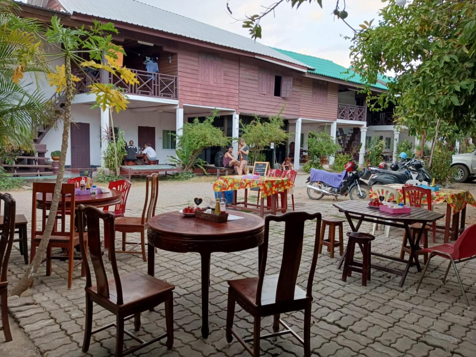 Song Lao Guesthouse Тхакхэк Экстерьер фото